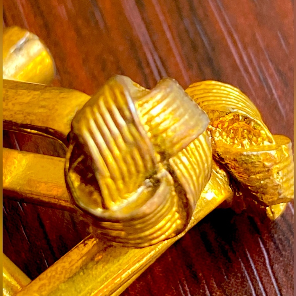 Antique-finish cuff links with weave motif - Picture 1 of 3